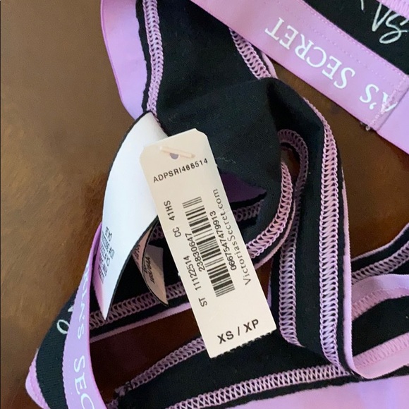 NWT WOMENS VICTORIAS SECRET THONG SIZE XS ๐๐๐๐ค๐๐๐๐๐๐๐ฉฒ - Picture 3 of 3